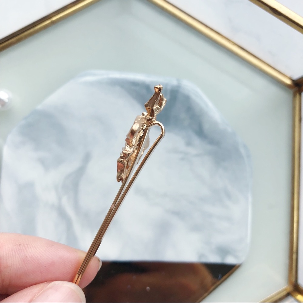 One Piece - Cute Bee Hair Bobby Pin in Gold - Picture 4 of 7